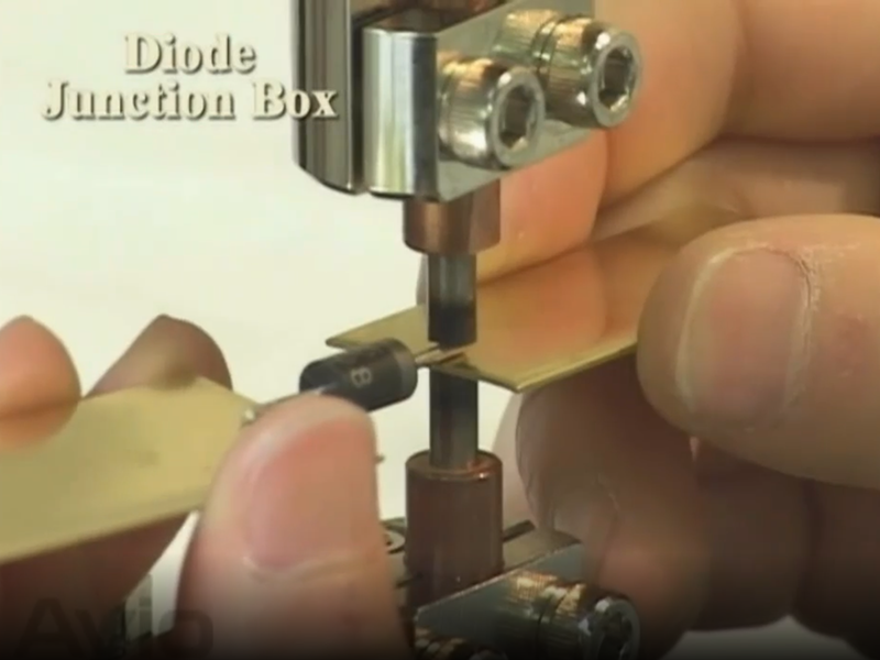 太陽能電池配線盒的組裝焊接方案